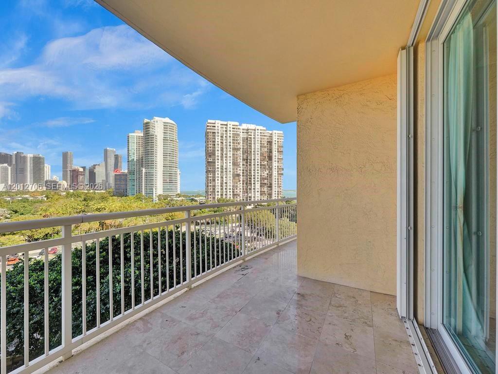 THE METROPOLITAN CONDO - Residential