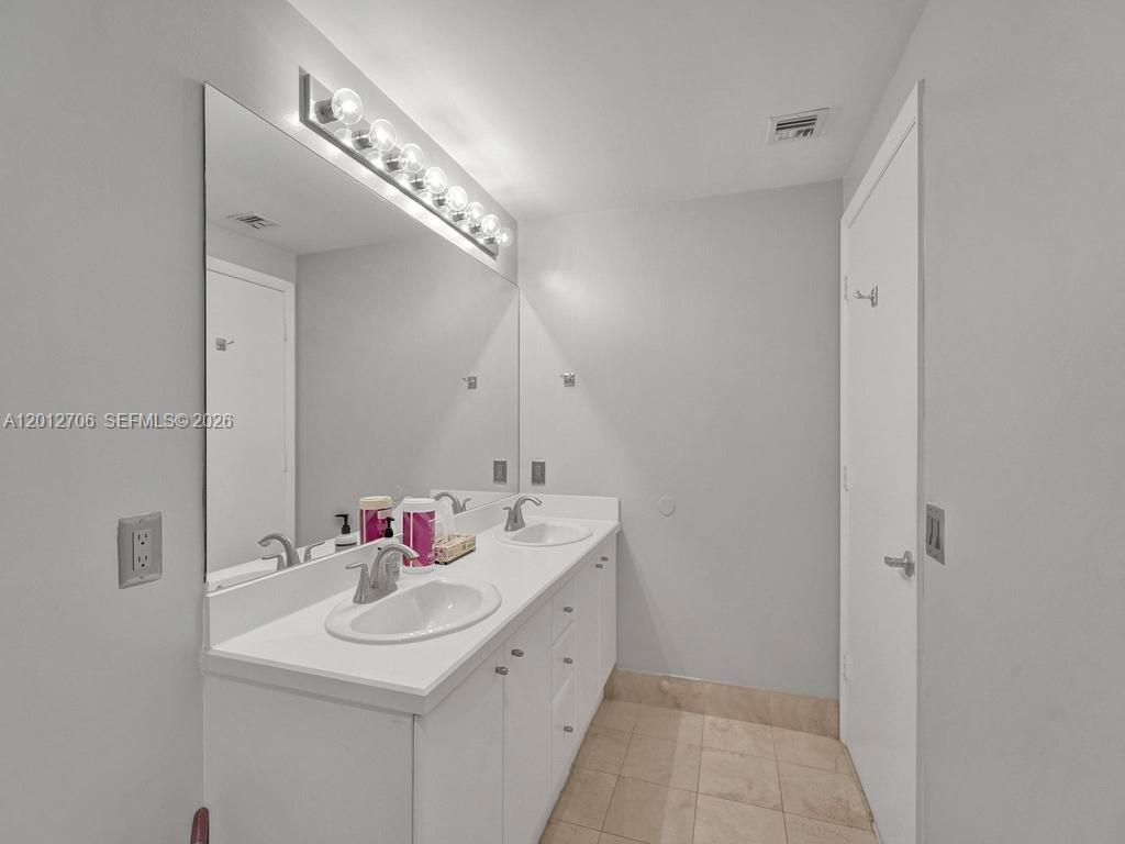 THE METROPOLITAN CONDO - Residential