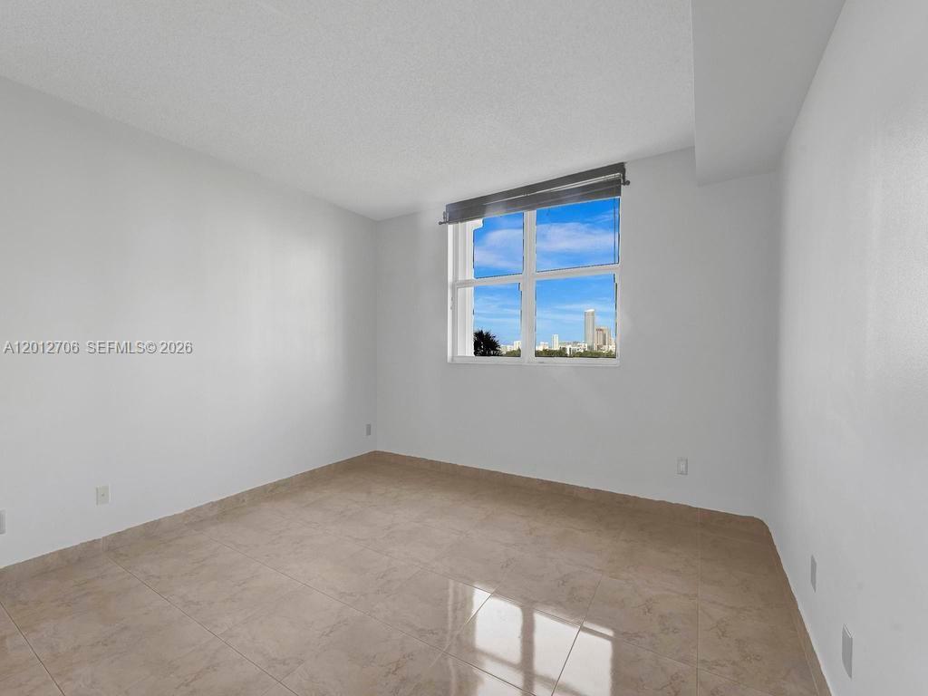 THE METROPOLITAN CONDO - Residential