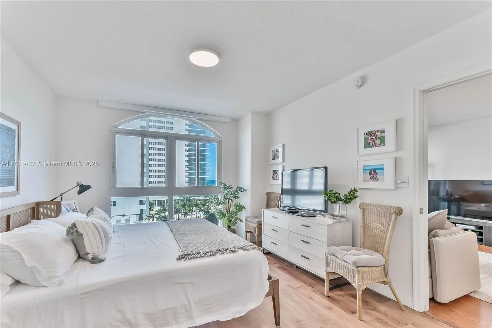 Hallandale Beach, Florida 33009, United States, 2 Bedrooms Bedrooms, ,2 BathroomsBathrooms,Residential,Active,14637