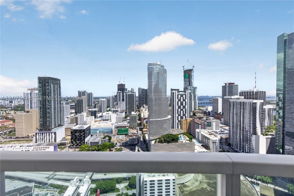 31 SE 5TH ST APT 4212, MIAMI, FL 33131 - Image f2fa0cd1f654c1ecb95874726670fe8f/3948907068