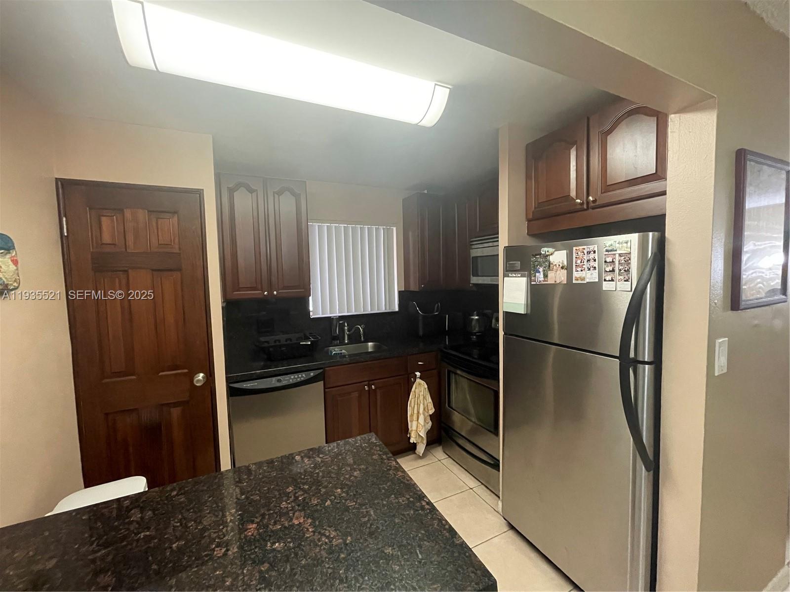 6900 SW 39th St 207J