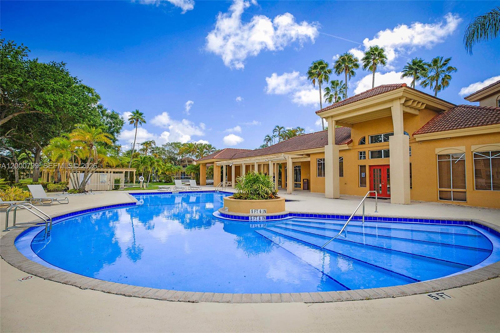 PALM LAKE CONDO - Residential