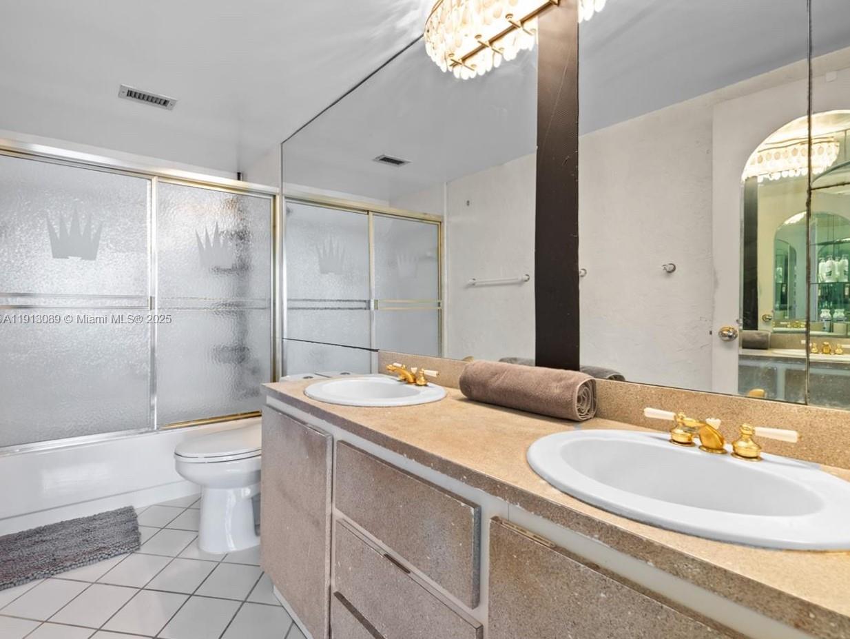 KING COLE CONDO - Residential