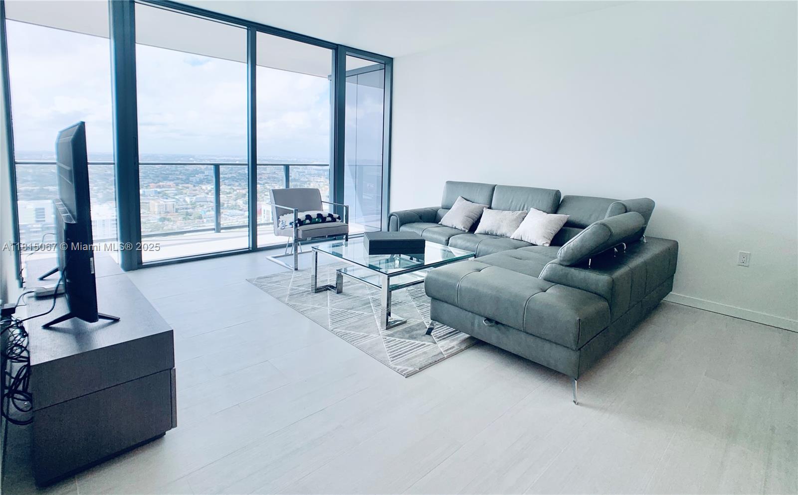 1000 Brickell Plz 4504