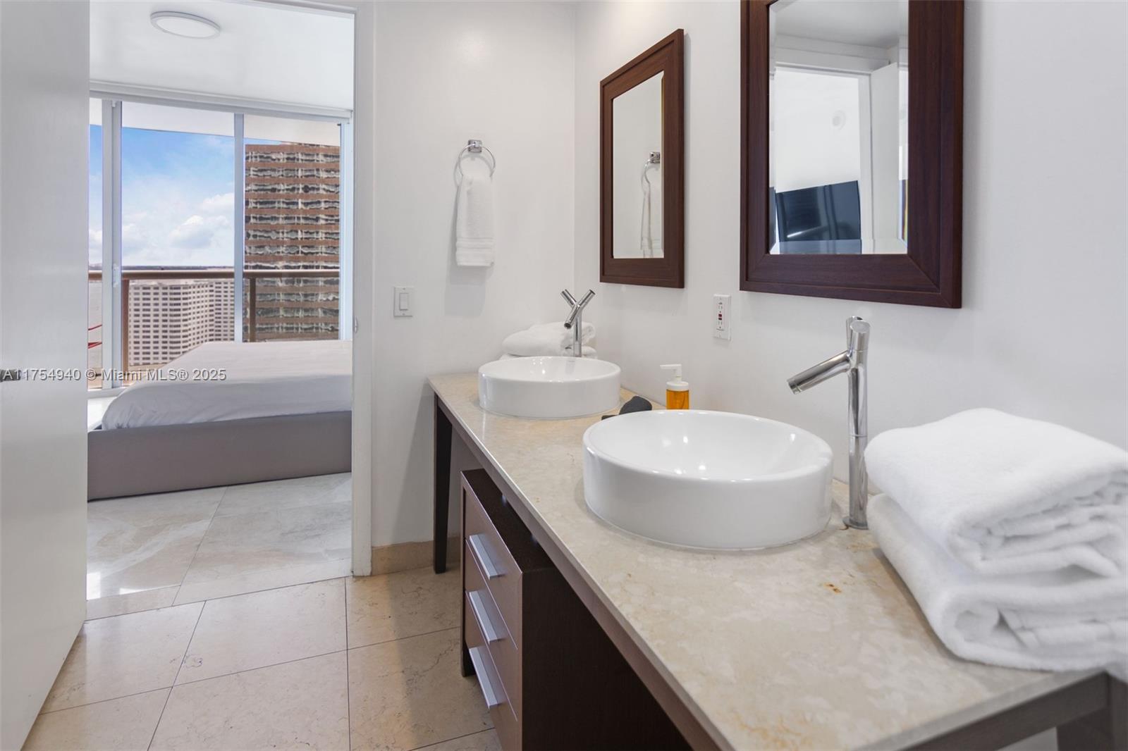 ICON BRICKELL CONDO NO 3 - Residential