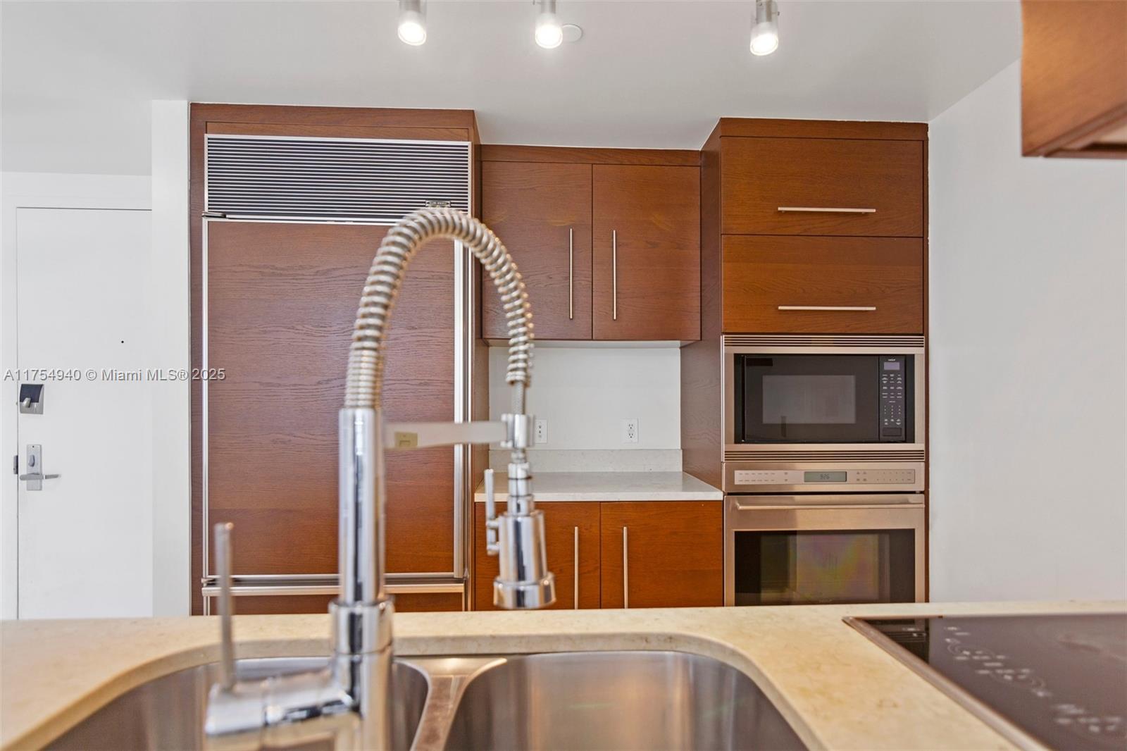 ICON BRICKELL CONDO NO 3 - Residential