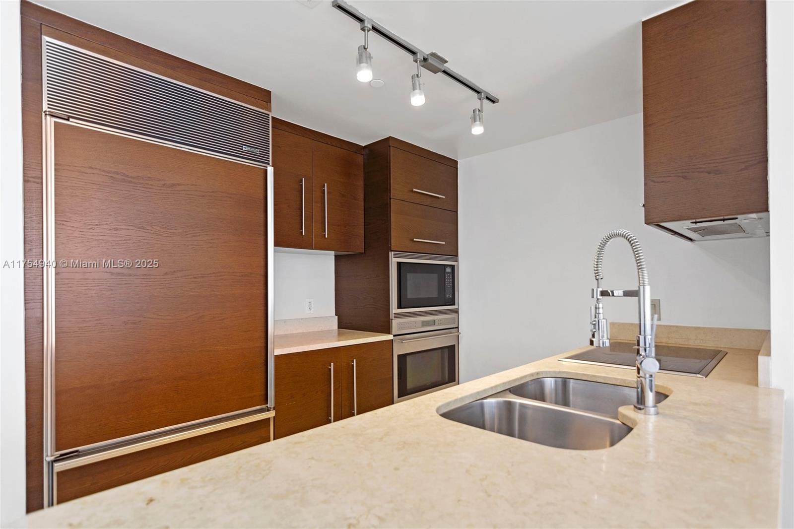 ICON BRICKELL CONDO NO 3 - Residential