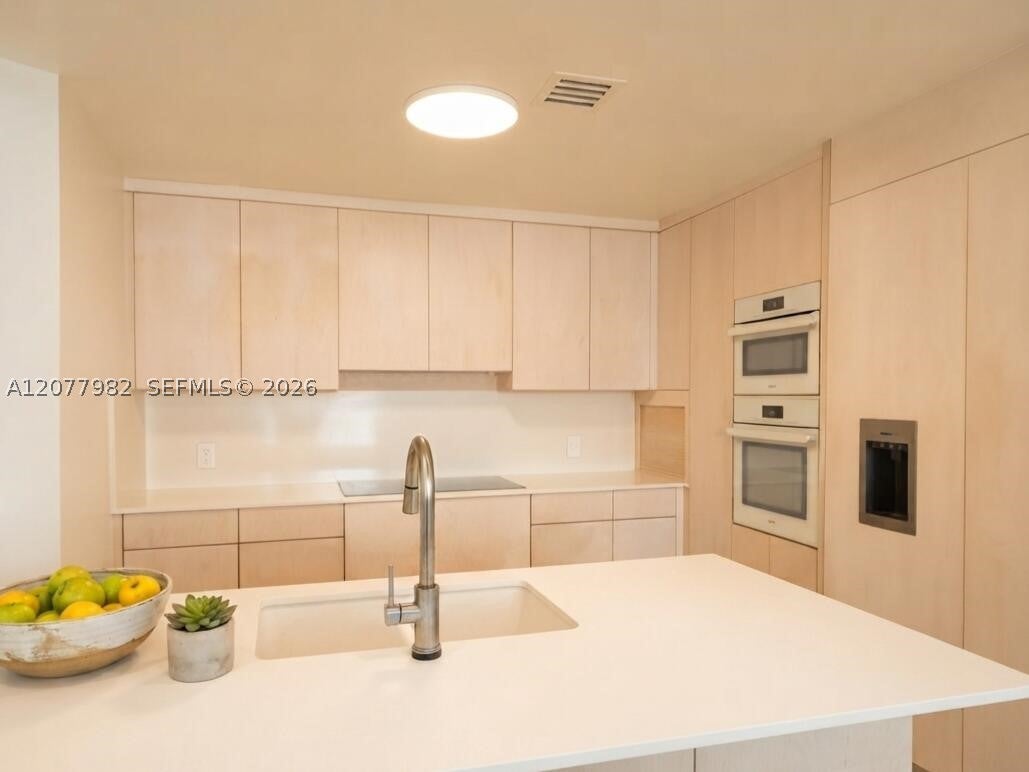 1900 N Bayshore Dr 5004
