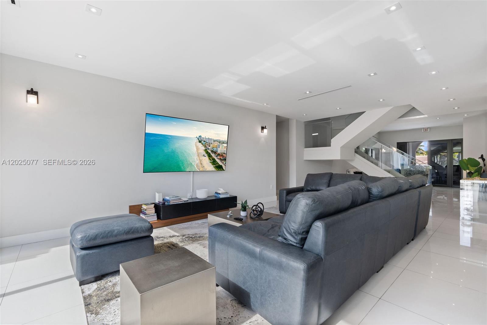 HOLLYWOOD GOLF ESTATES SE - Residential