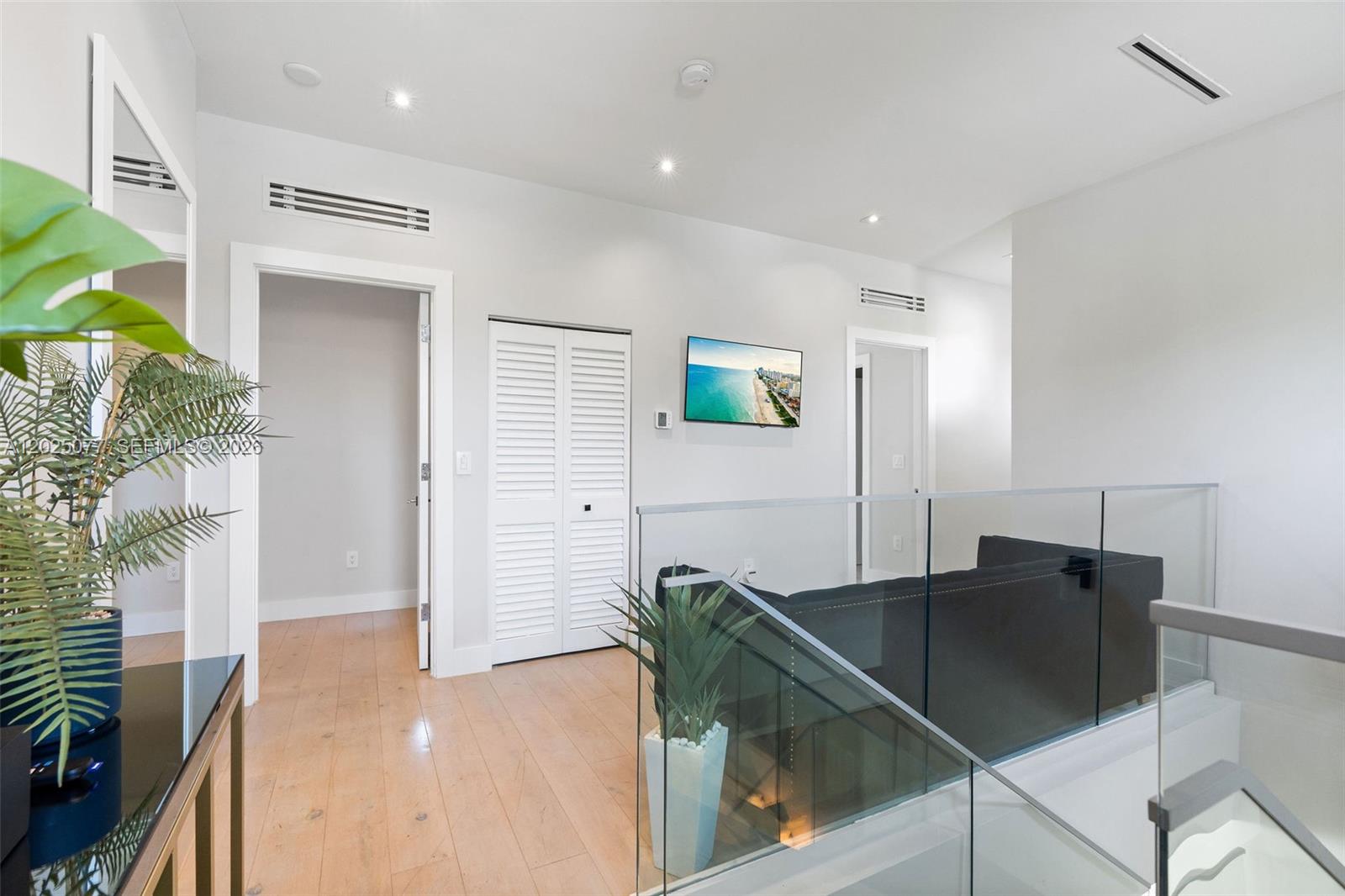 HOLLYWOOD GOLF ESTATES SE - Residential