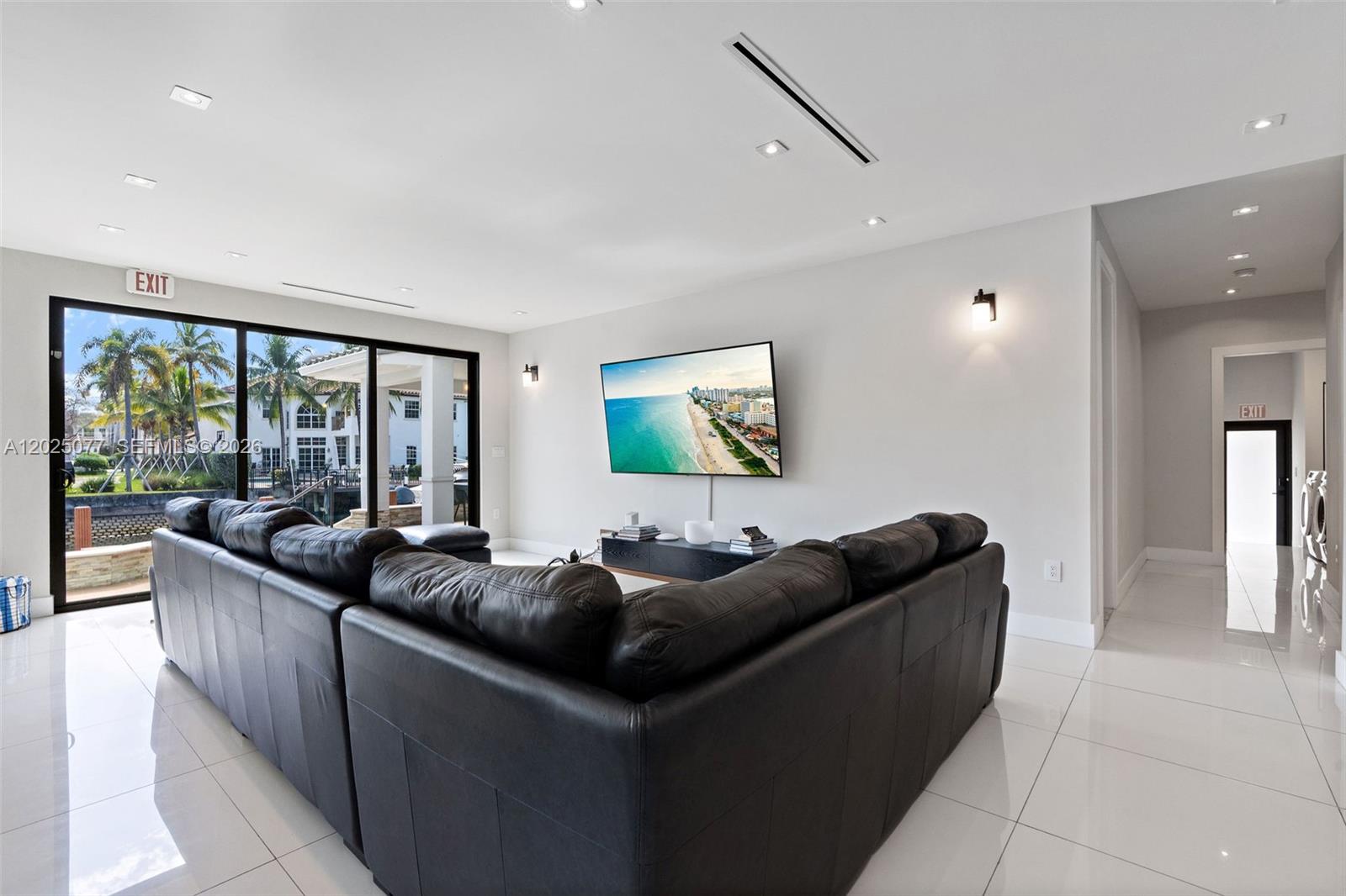 HOLLYWOOD GOLF ESTATES SE - Residential