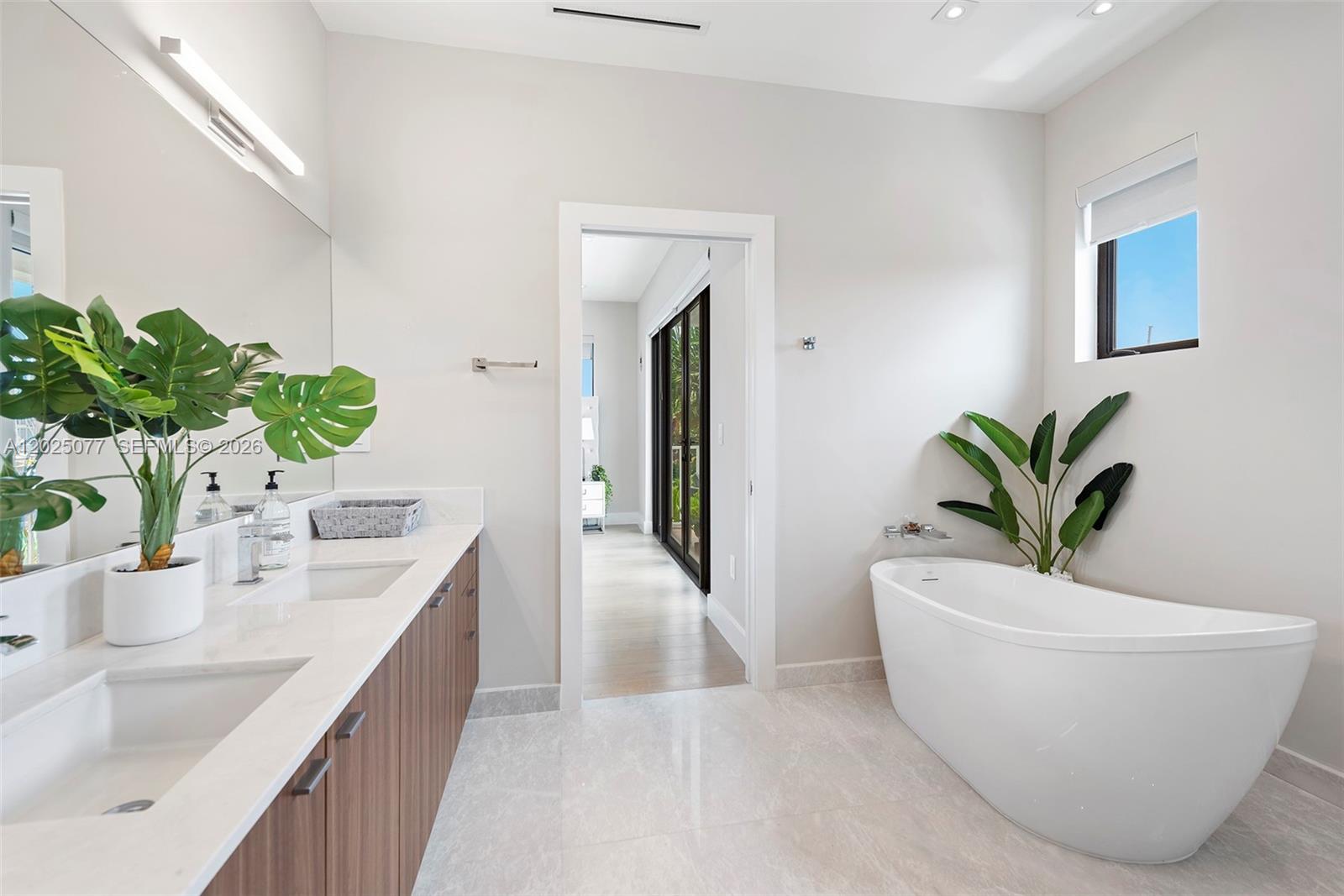 HOLLYWOOD GOLF ESTATES SE - Residential