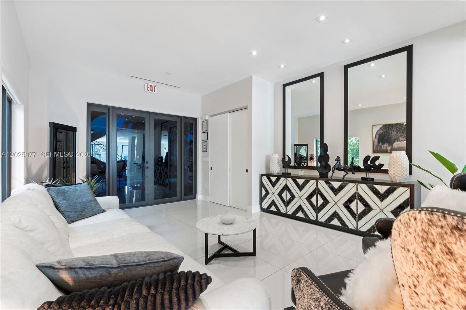HOLLYWOOD GOLF ESTATES SE - Residential