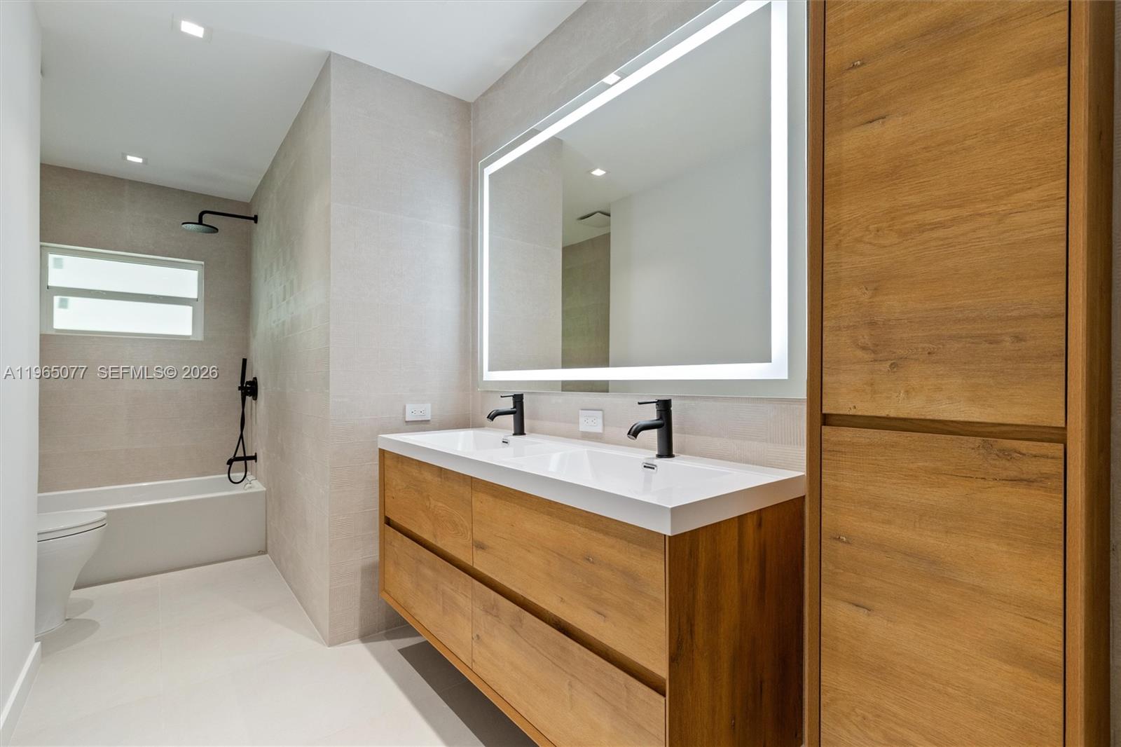 RAINTREE LAKE SEC THREE - Residential