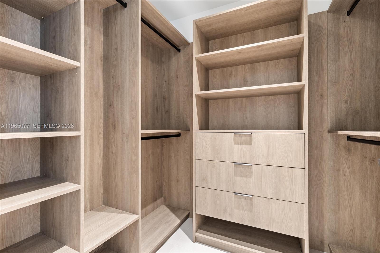 RAINTREE LAKE SEC THREE - Residential