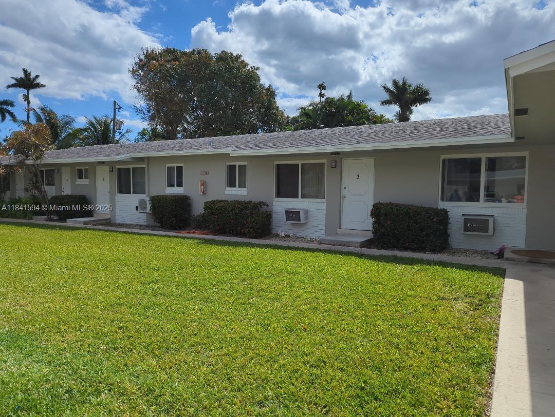 Spacious apartment in a quite neighborhood, tile floors and split units