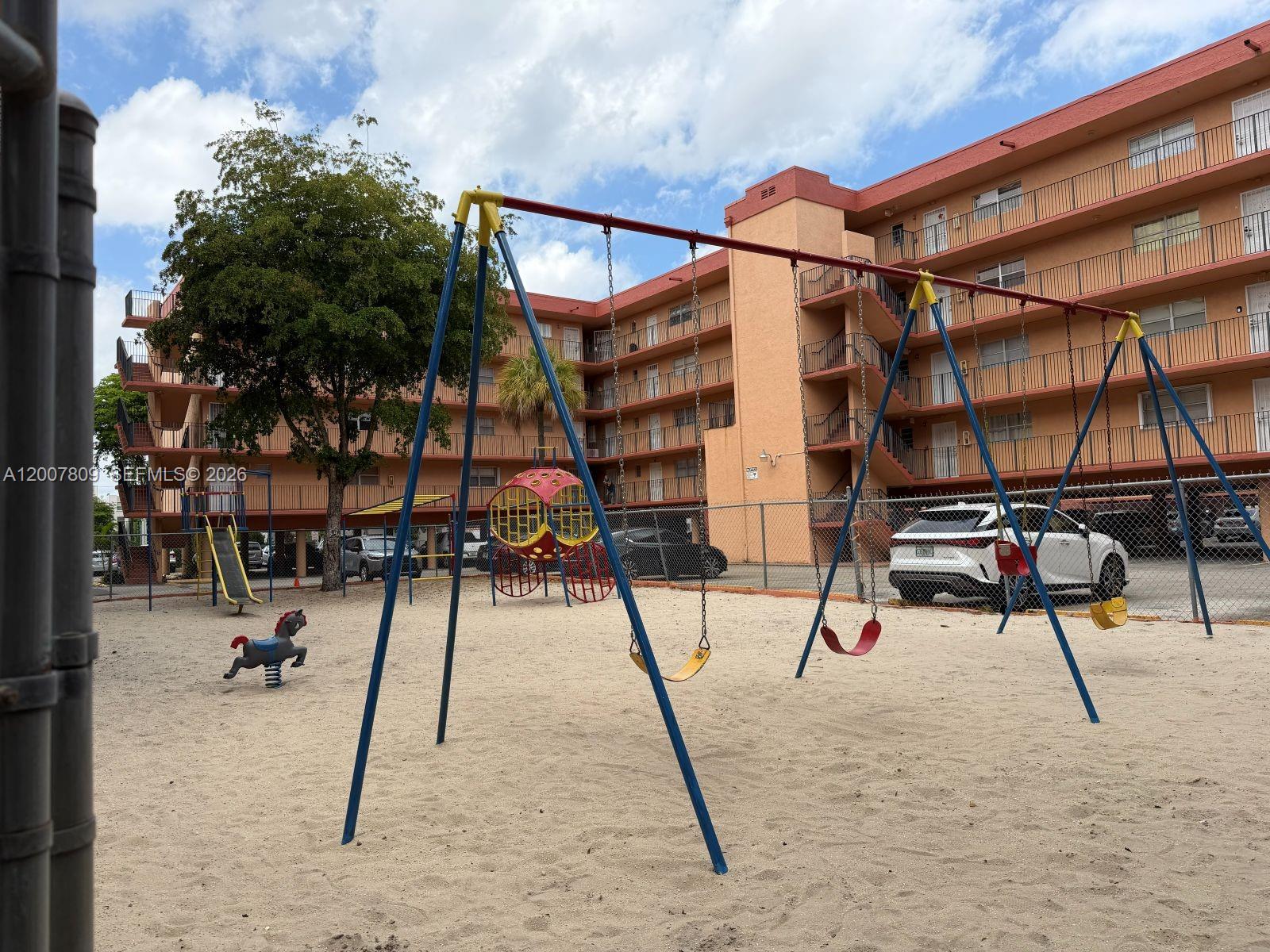 PALM-WEST GARDENS CONDO - Residential