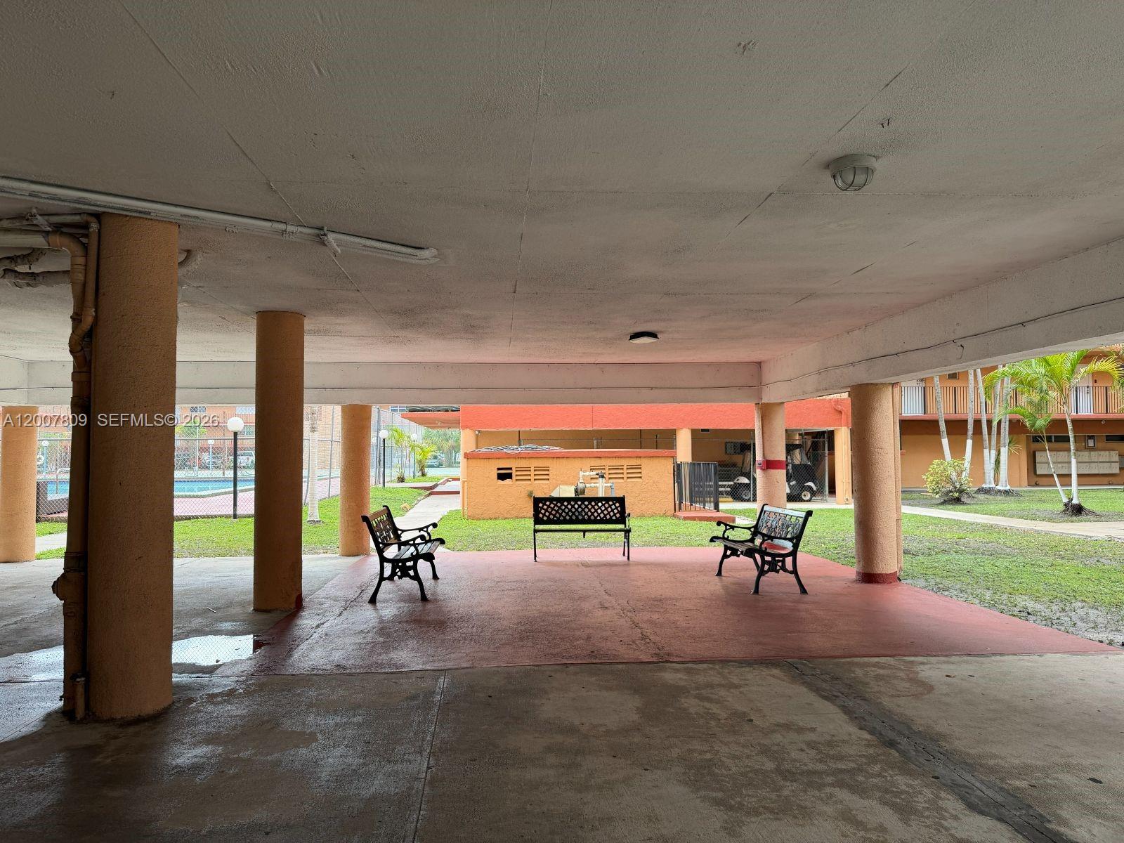 PALM-WEST GARDENS CONDO - Residential