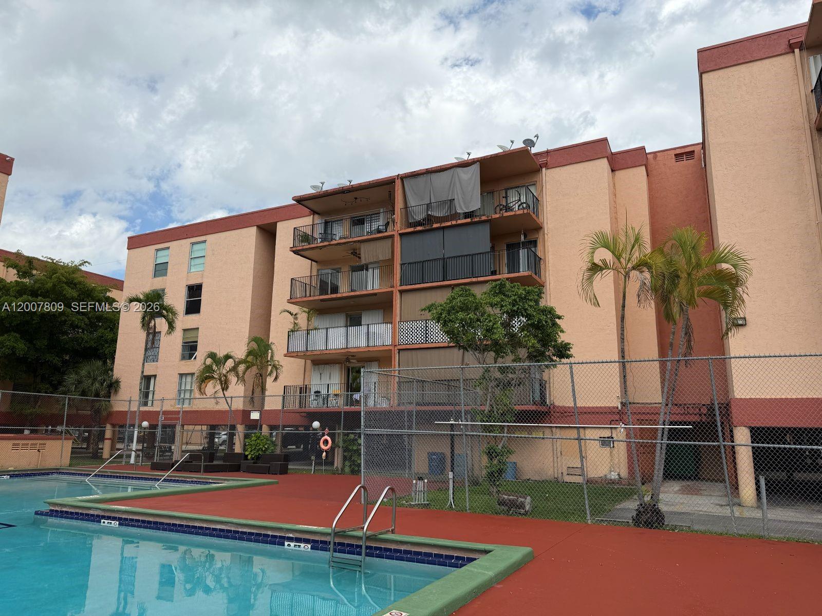 PALM-WEST GARDENS CONDO - Residential