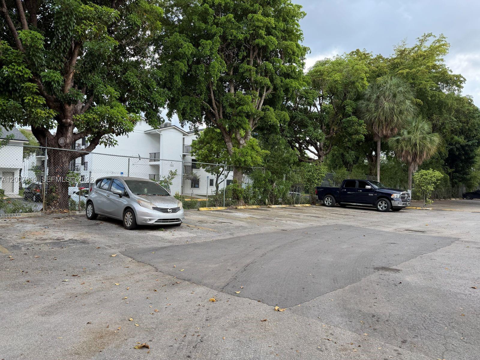 PALM-WEST GARDENS CONDO - Residential