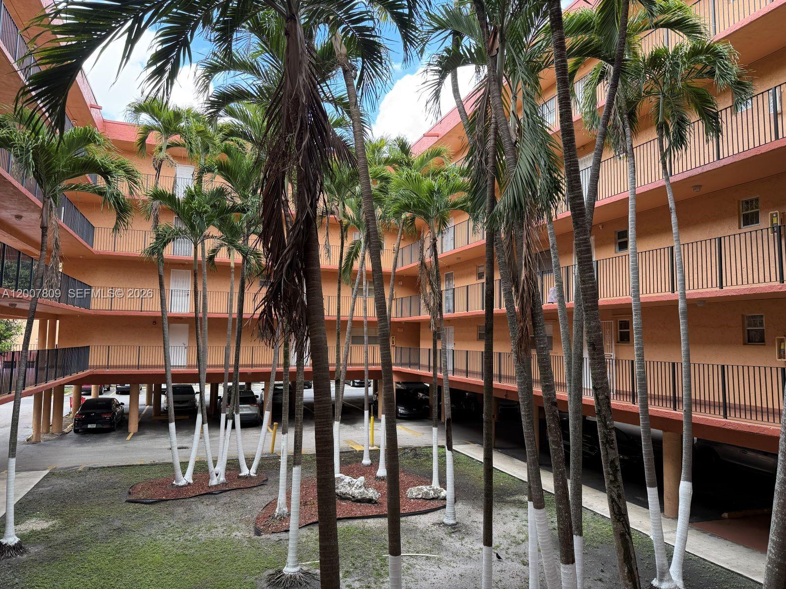 PALM-WEST GARDENS CONDO - Residential