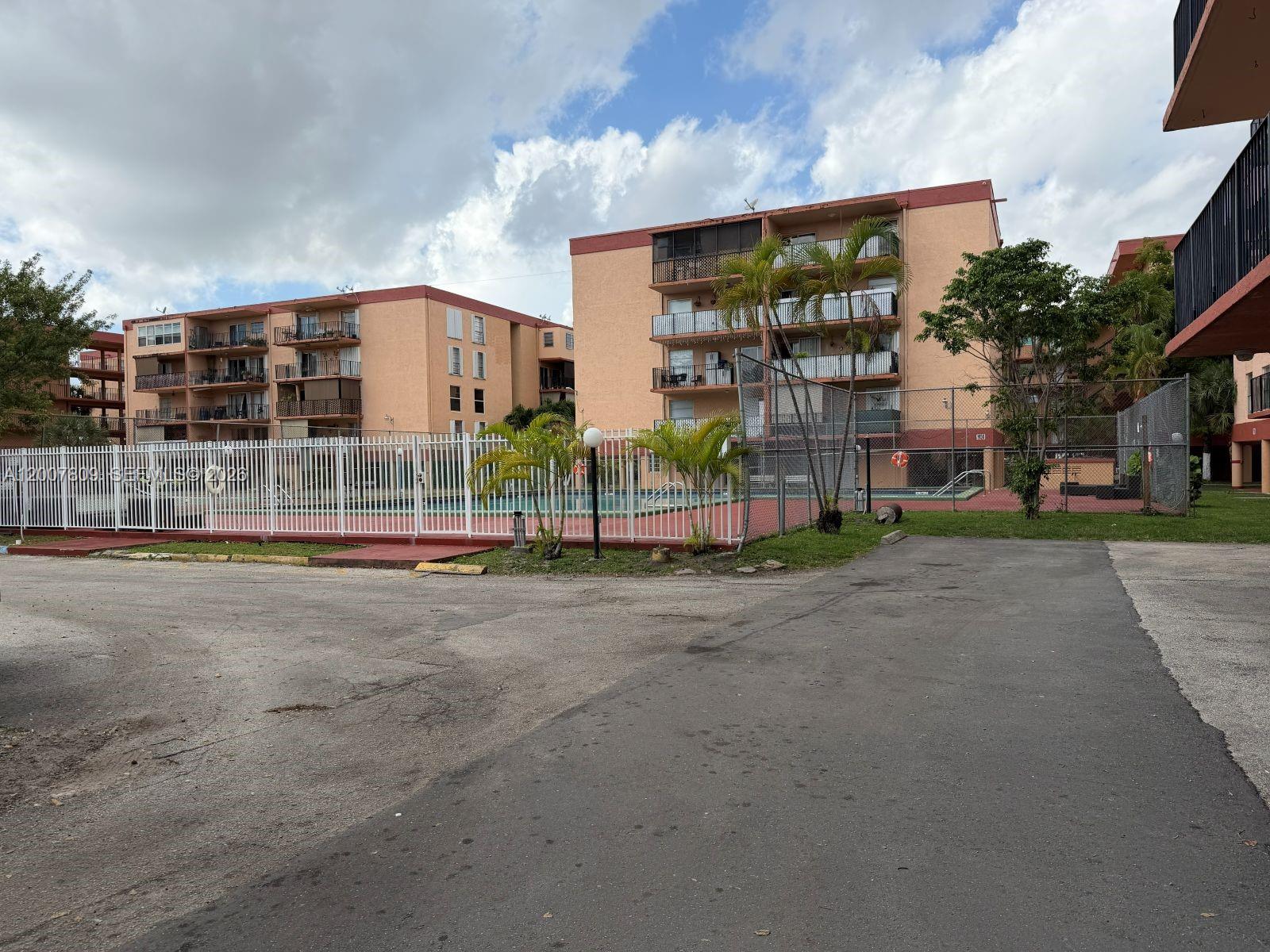 PALM-WEST GARDENS CONDO - Residential