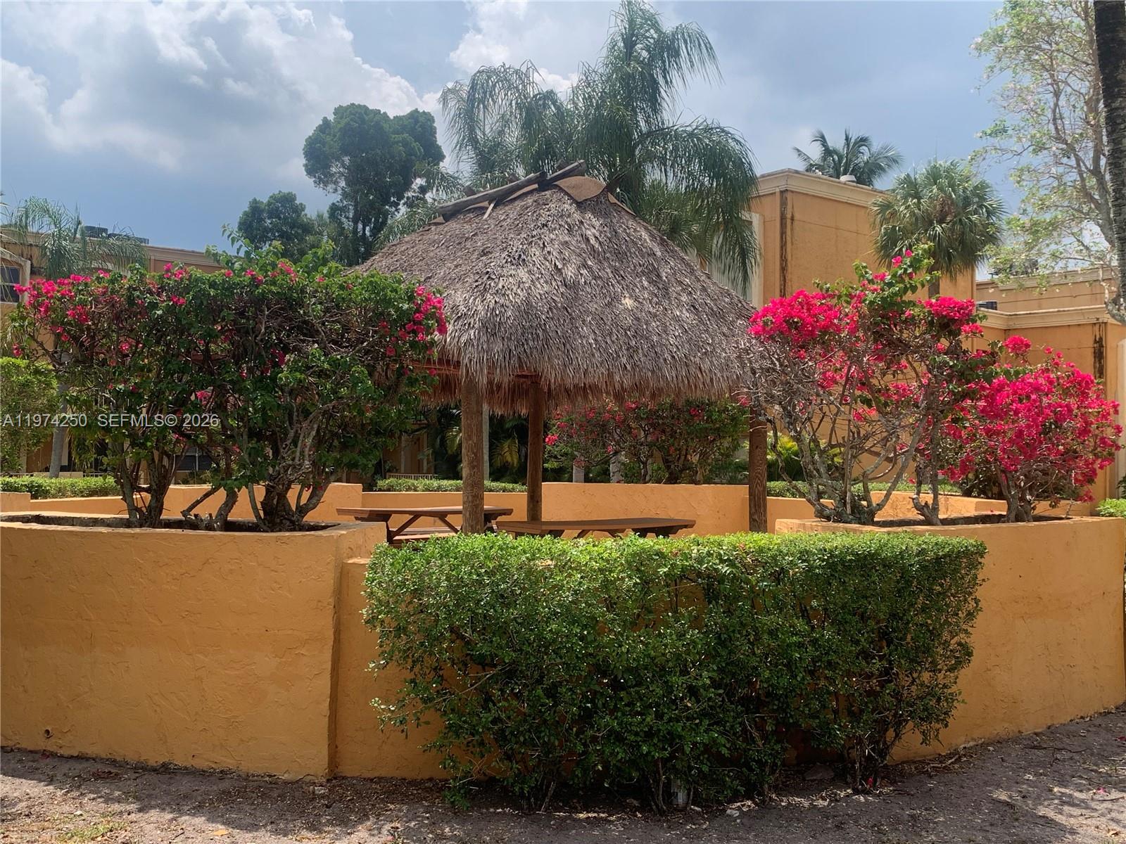 VENETIAN GARDENS AT COUNT - Residential Lease