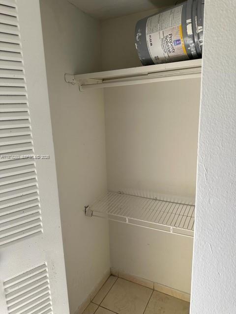 VENETIAN GARDENS AT COUNT - Residential Lease