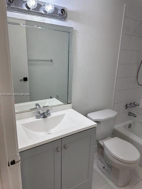 VENETIAN GARDENS AT COUNT - Residential Lease