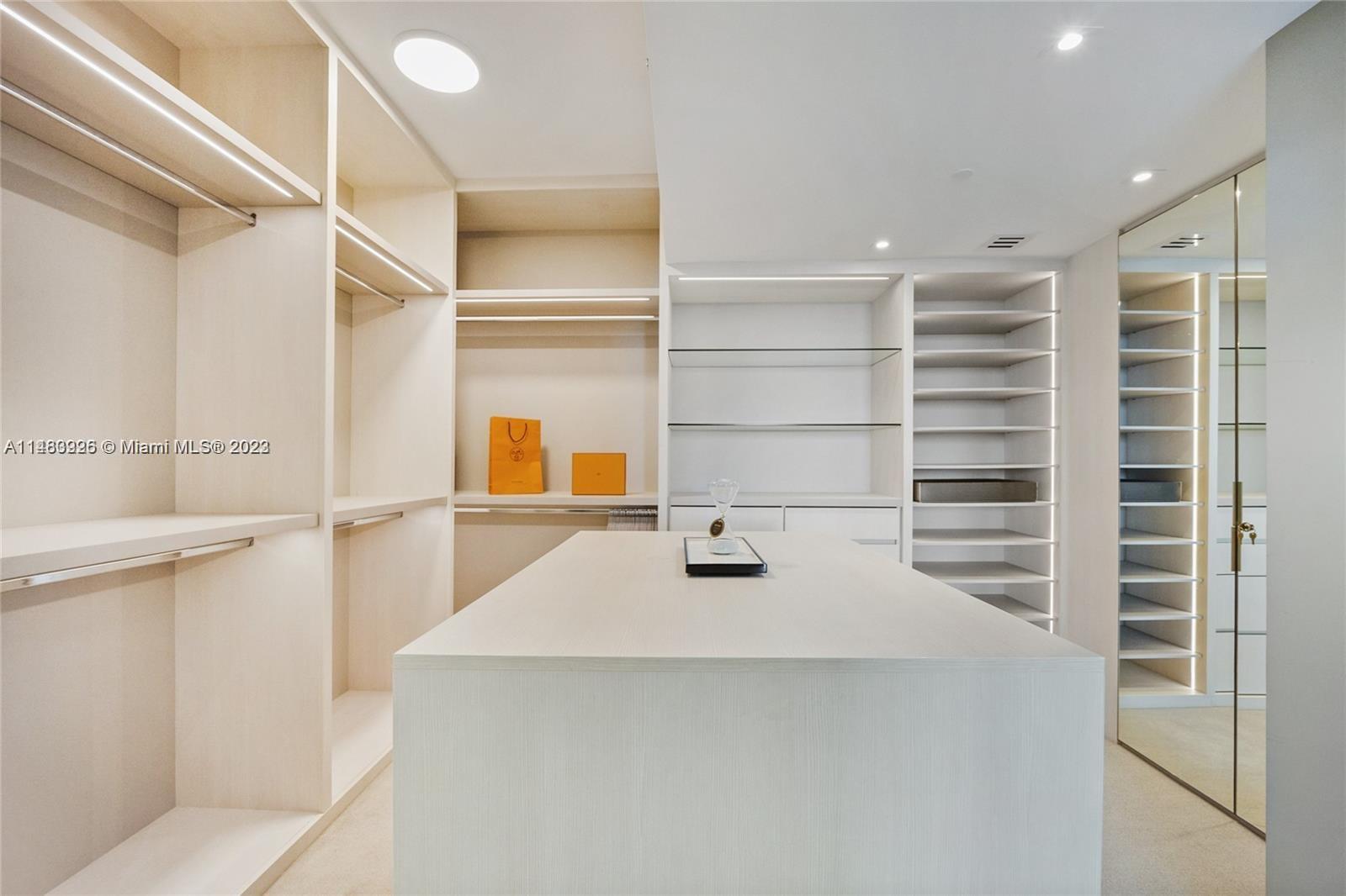 SANTA MARIA CONDO - Residential