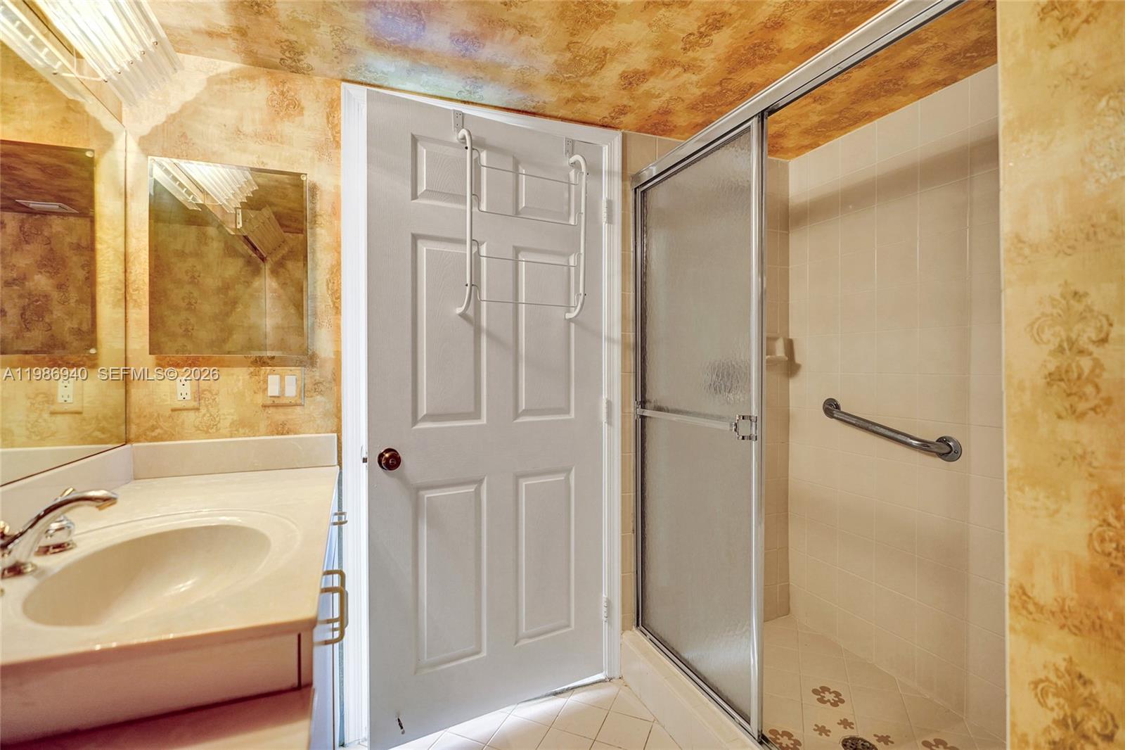 CORAL COVE CONDO - Residential Lease