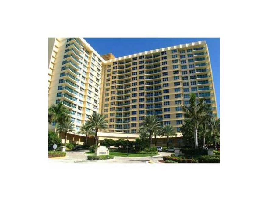 Bright and Beautiful Unit with ocean and Intracoastal views. Wood laminate flooring throughout. Sought after 1/1.5 in stylish Wave. Easy to show.