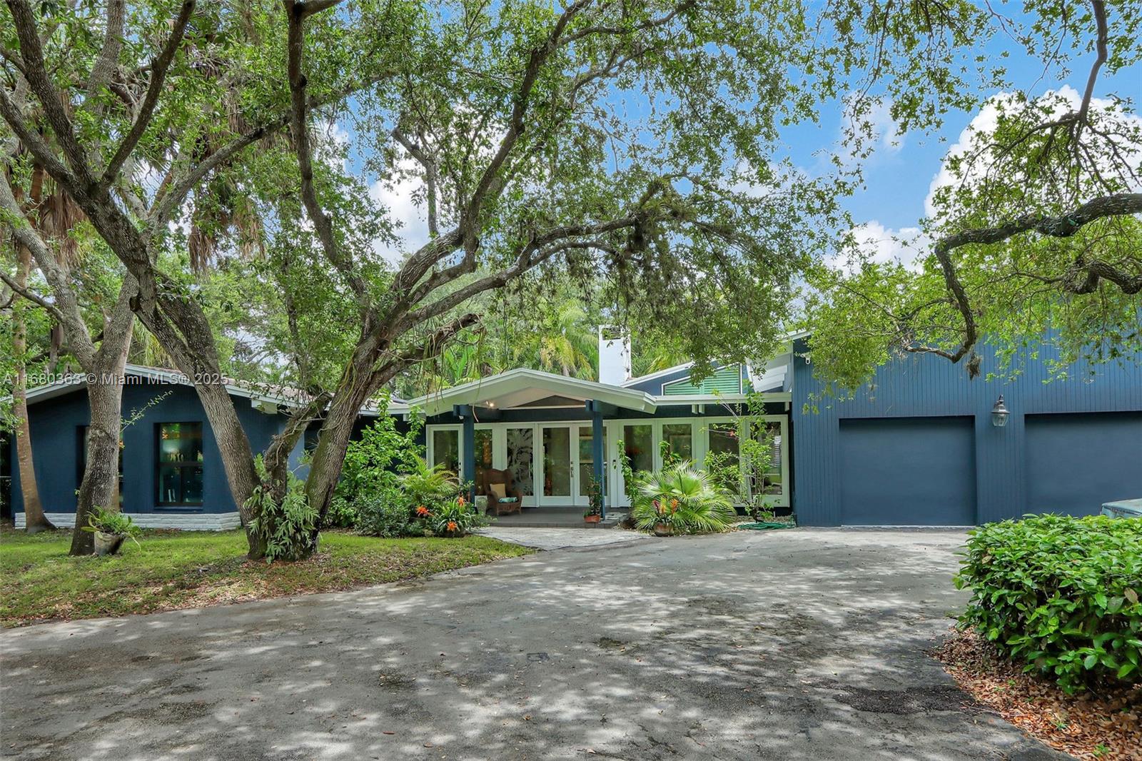 Rental Property at 9290 Sw 117th Ter, Pinecrest, Miami-Dade County, Florida - Bedrooms: 6 
Bathrooms: 5  - $12,000 MO.