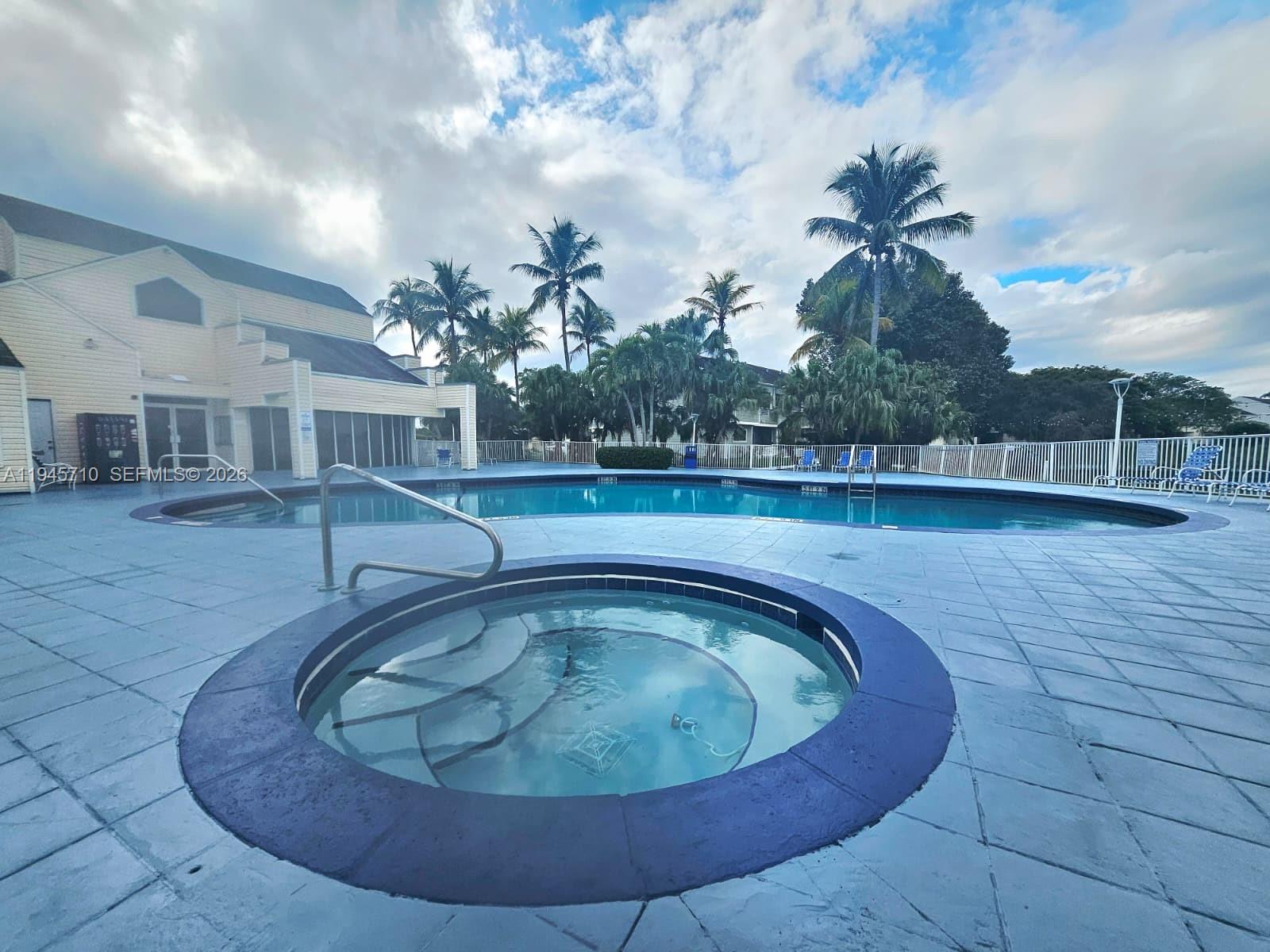 SUMMER LAKE - Residential