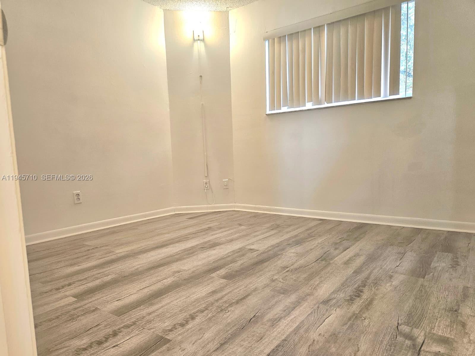 SUMMER LAKE - Residential