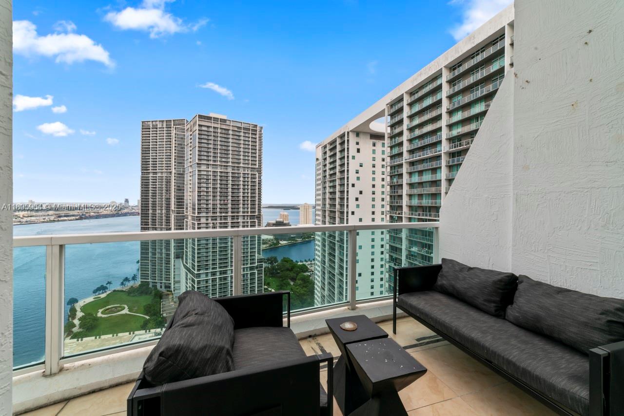 BRICKELL ON THE RIVER S T - Residential Lease
