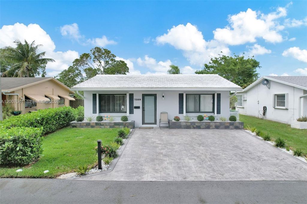 Photo of 7309 NW 62nd St, Tamarac, FL 33321 (MLS # A12007941)