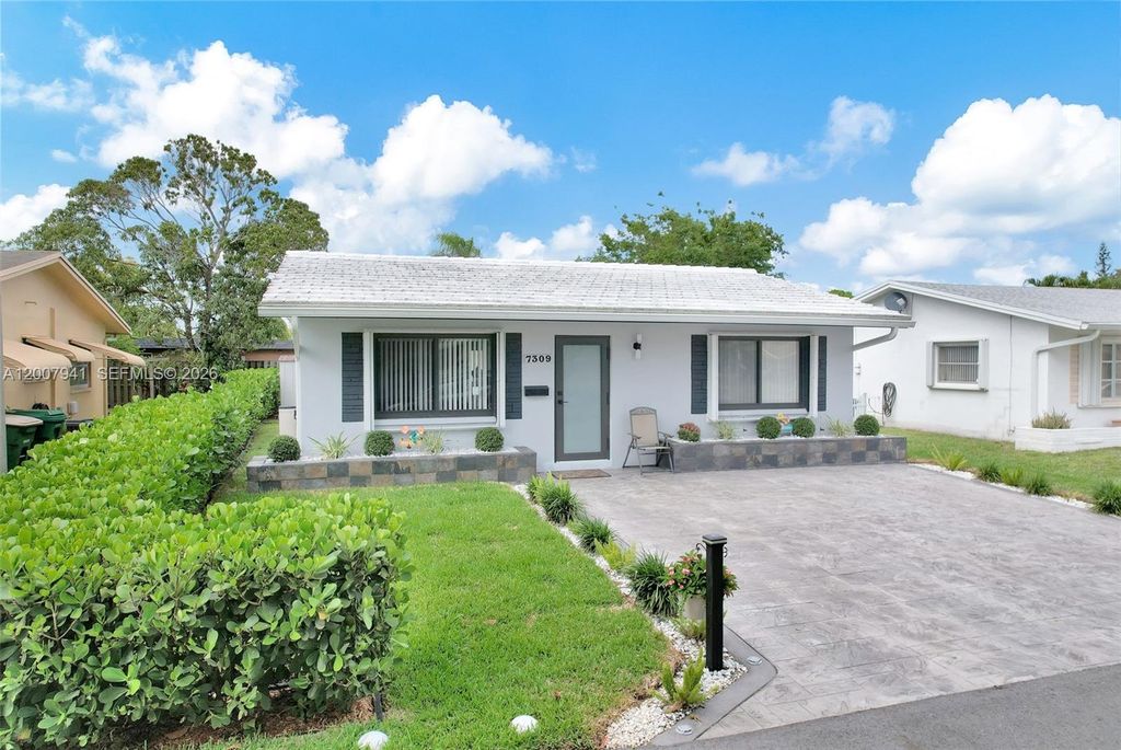 Photo of 7309 NW 62nd St, Tamarac, FL 33321 (MLS # A12007941)