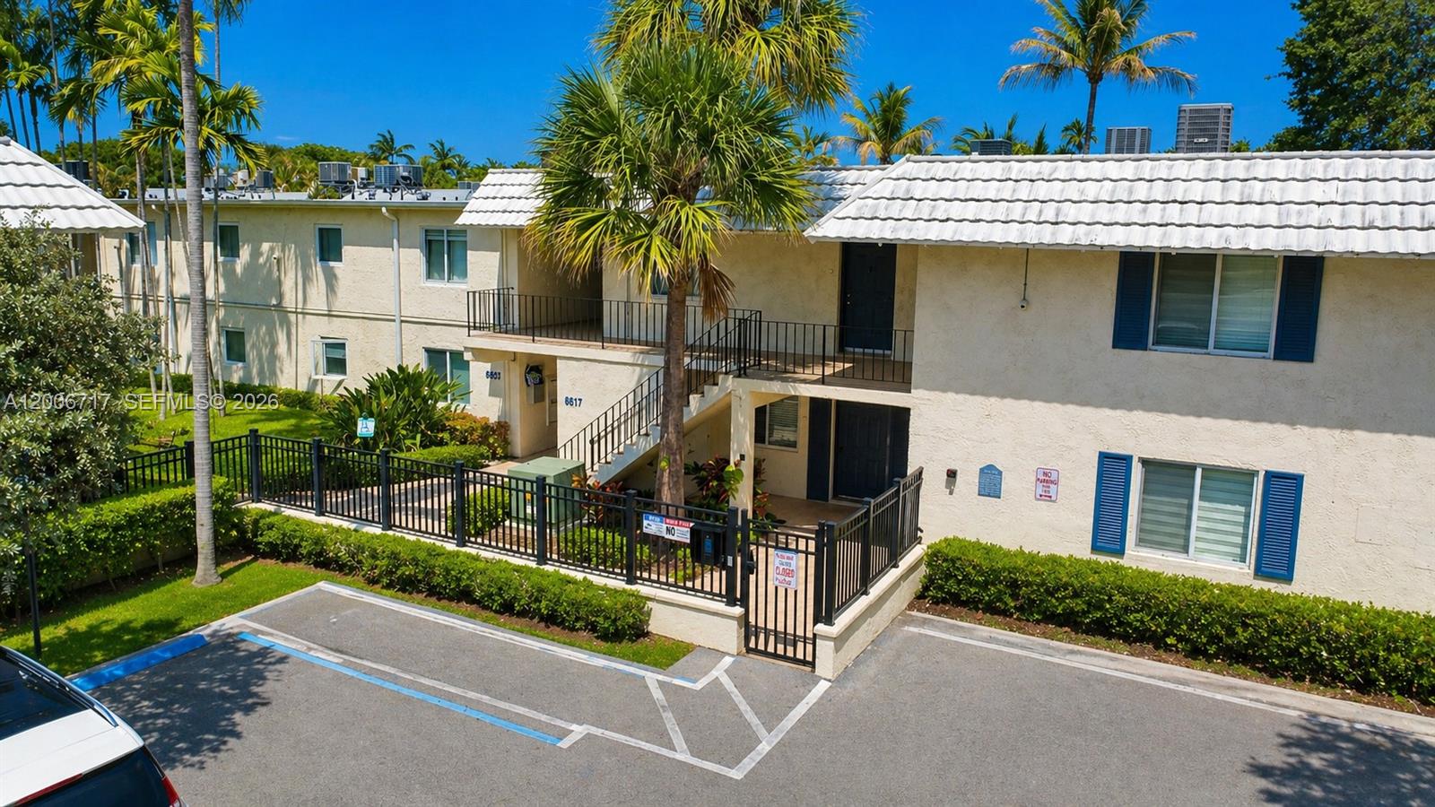 MONTEREY GARDENS OF PINEC - Residential