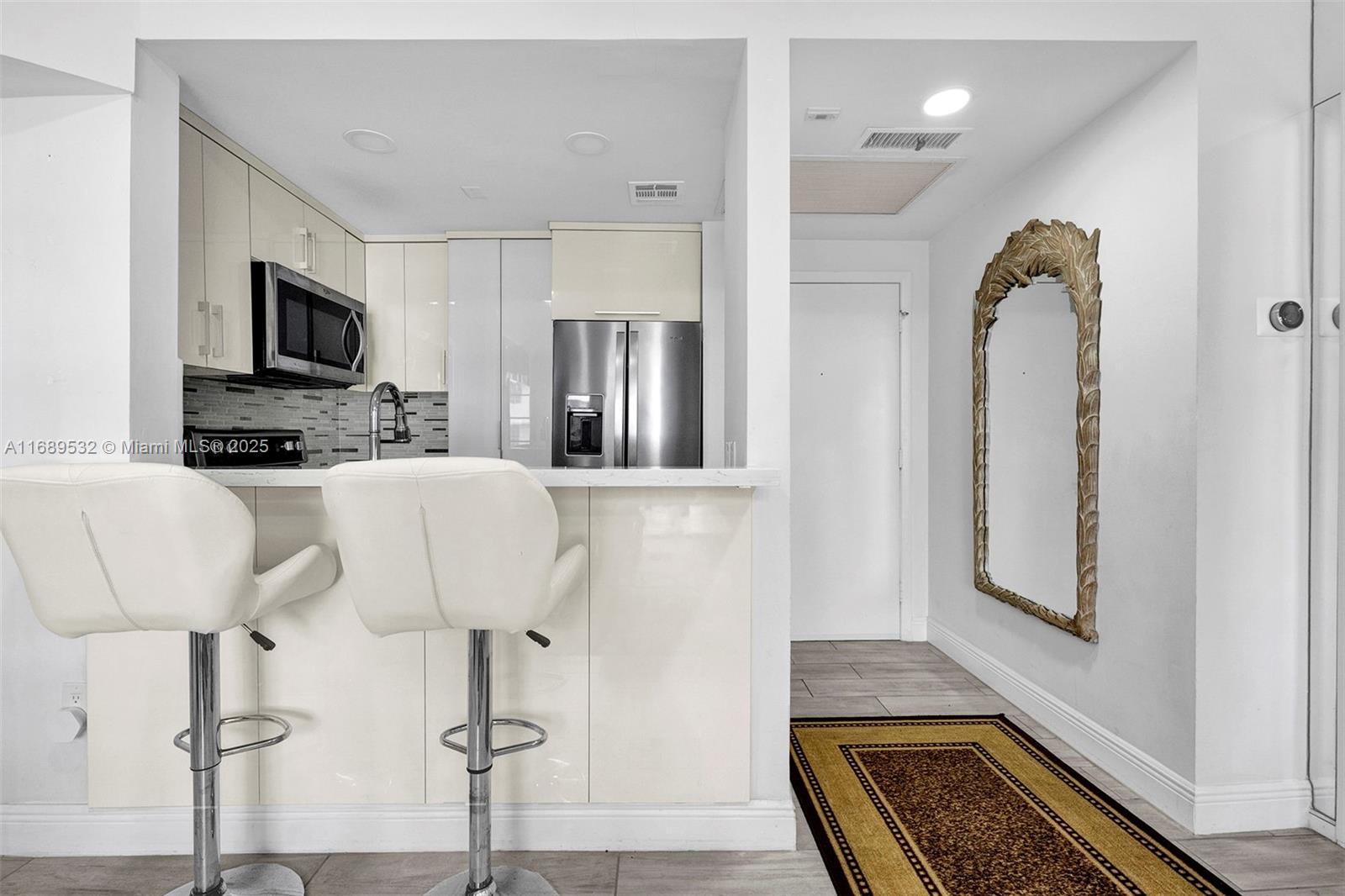 1460 Ocean Dr 305