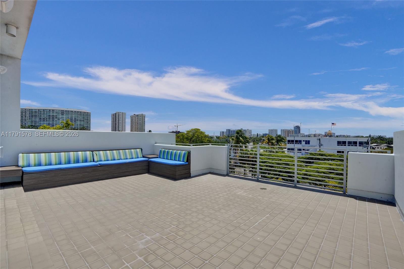 HARBOR VILLAGE SEC - Residential