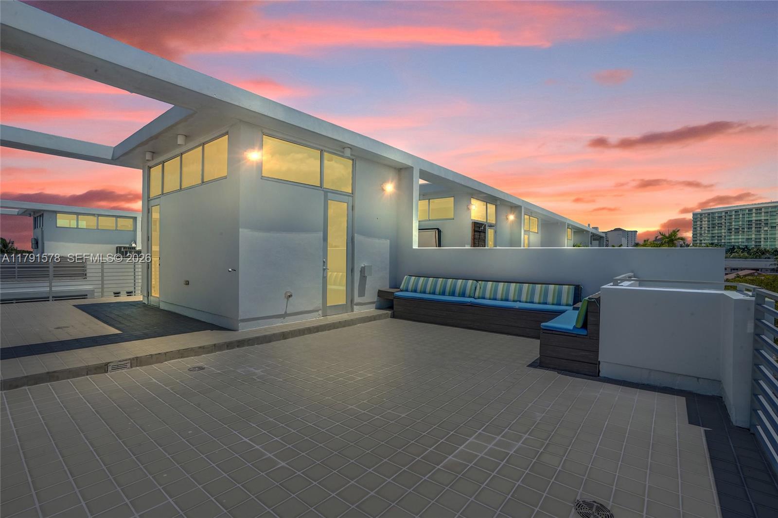 HARBOR VILLAGE SEC - Residential