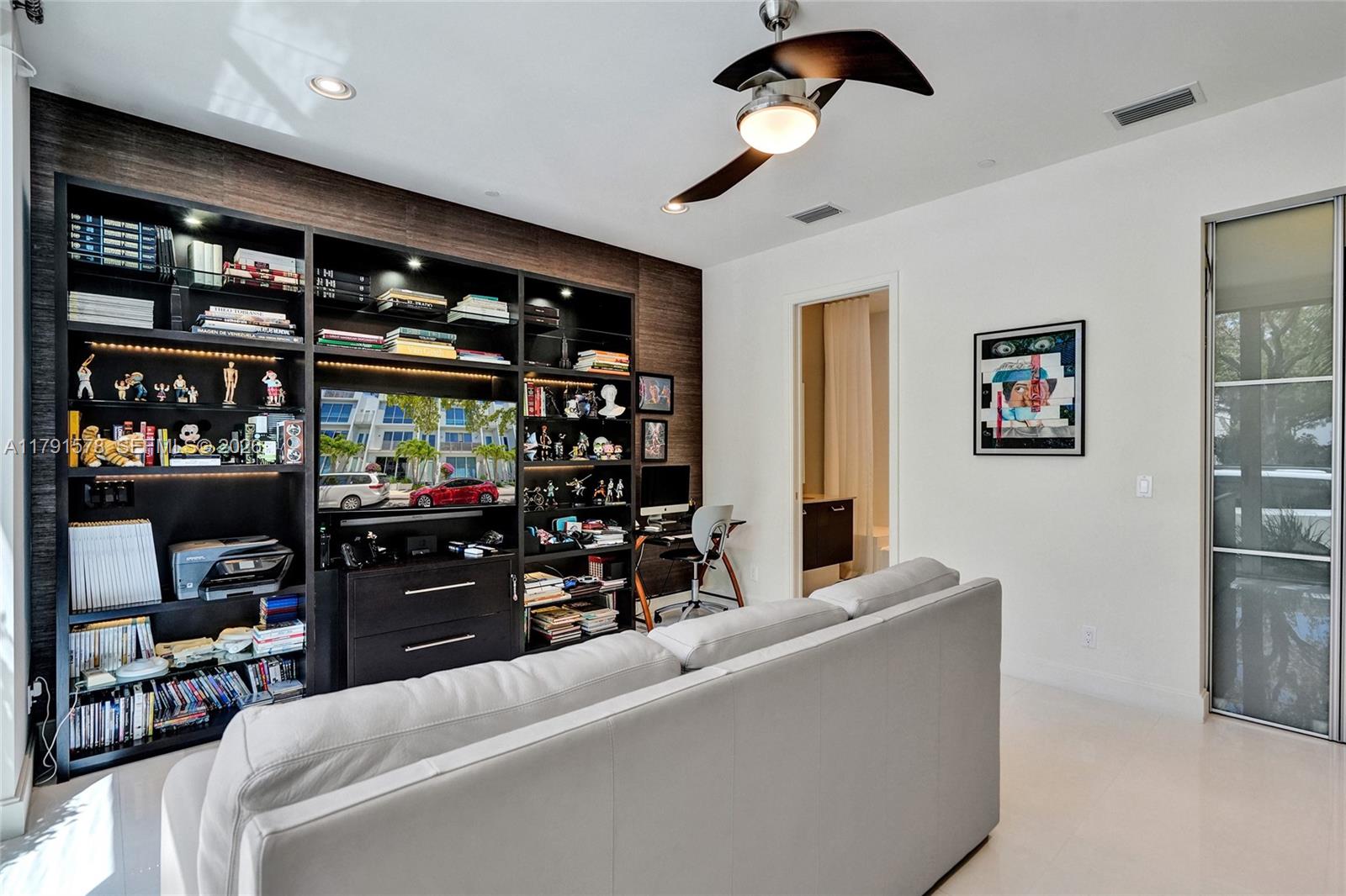 HARBOR VILLAGE SEC - Residential