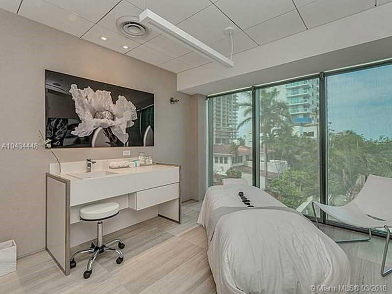 ICON BAY CONDO - Residential Lease