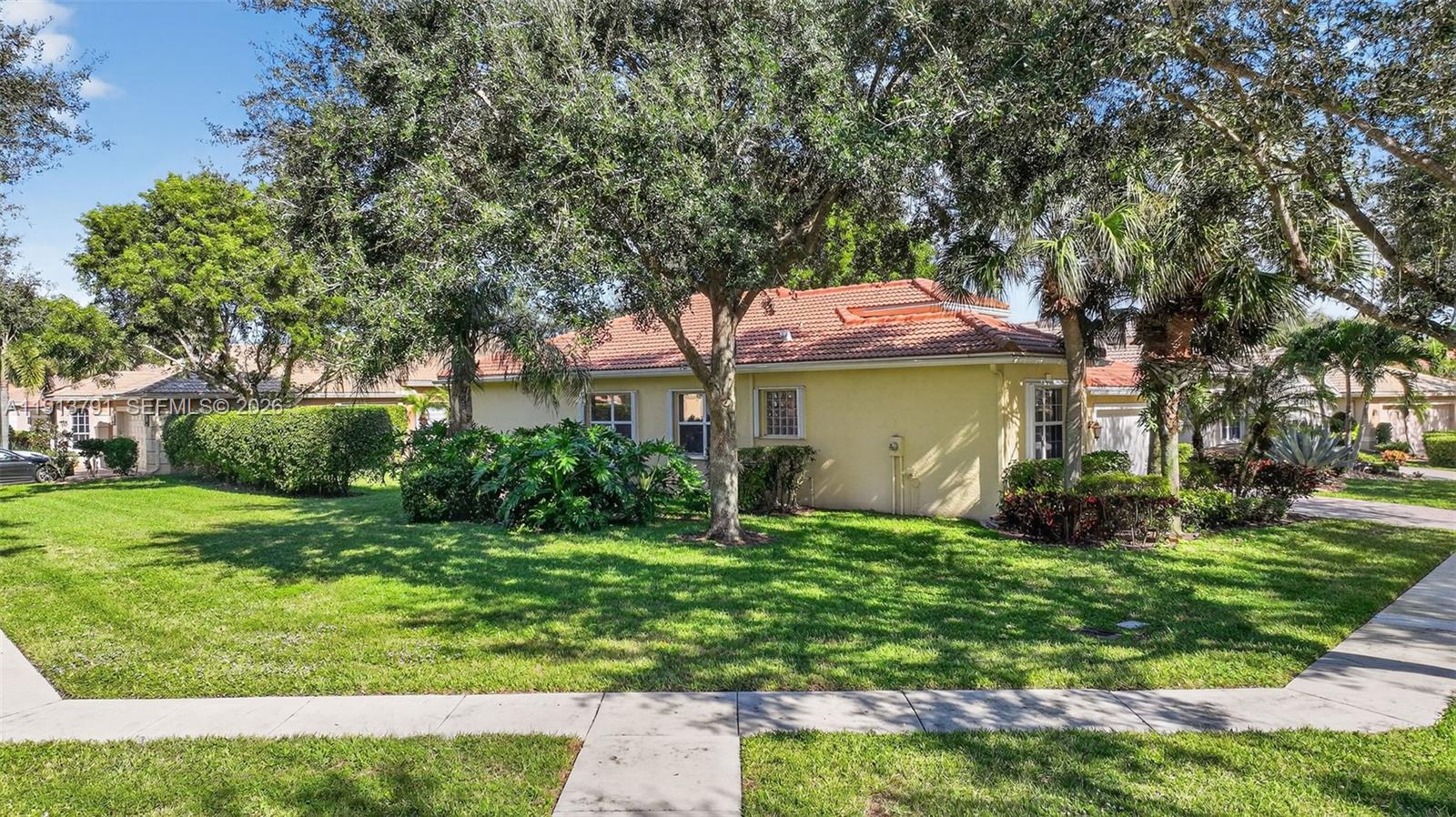 VALENCIA POINTE 3 - Residential