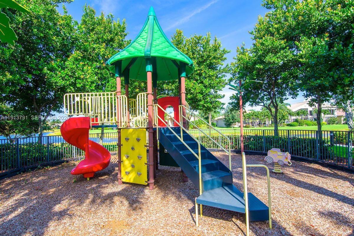 VALENCIA POINTE 3 - Residential