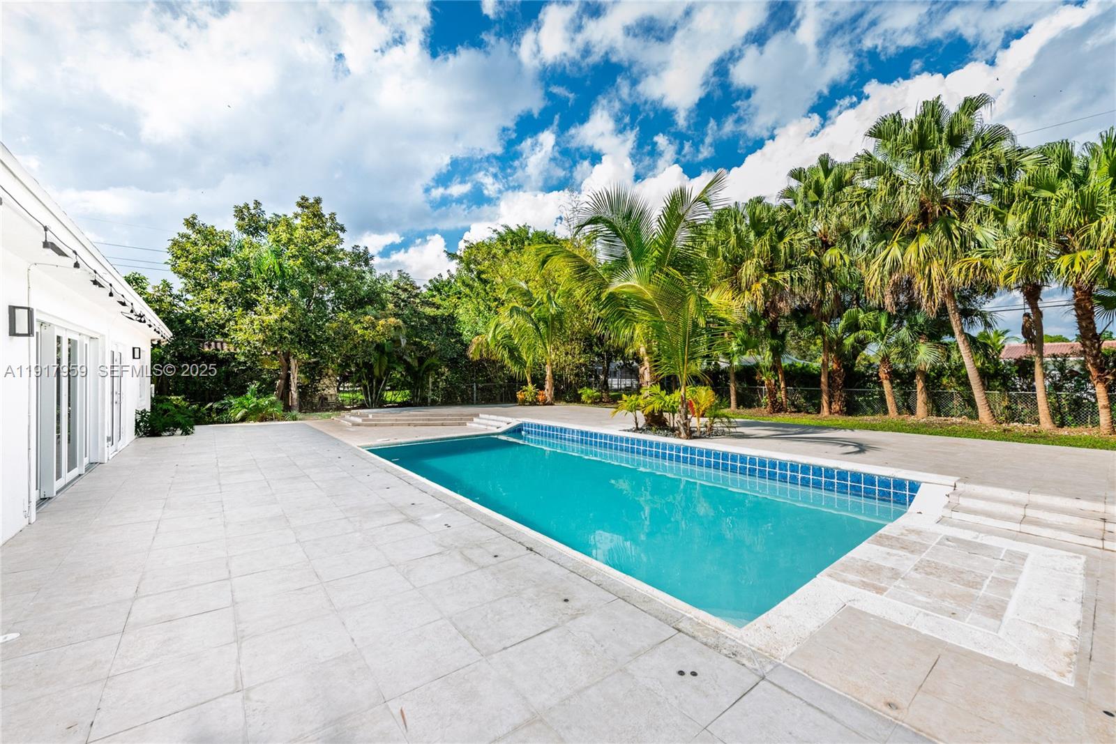 CORAL REEF ESTATES - Residential Lease