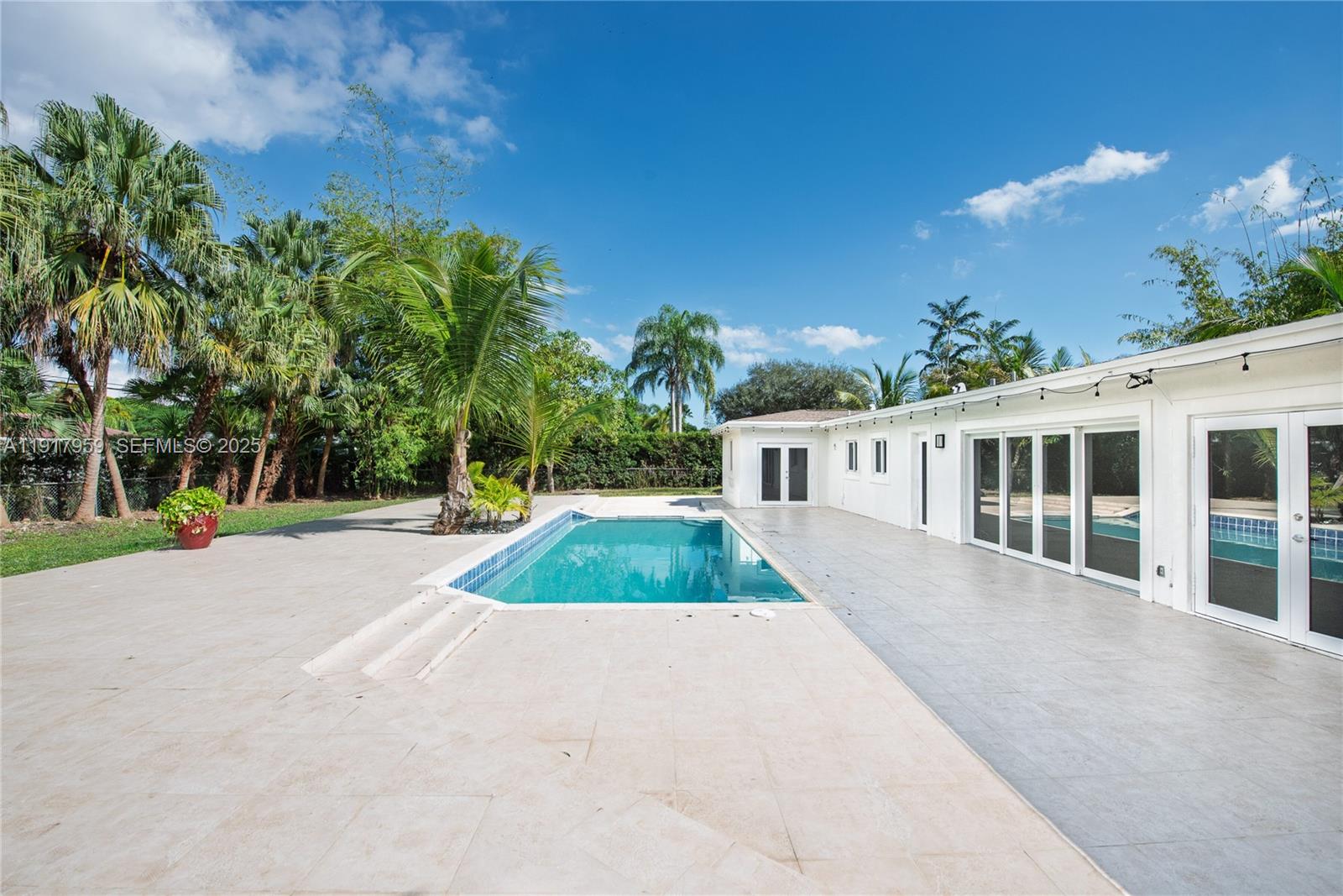 CORAL REEF ESTATES - Residential Lease