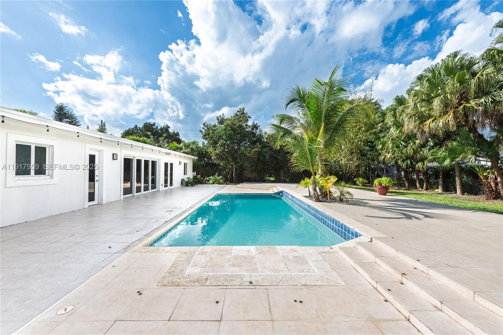 CORAL REEF ESTATES - Residential Lease